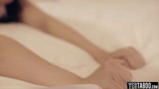 ���ខ្វក់វ័យក្មេង stepdaughter នីរ៉ាយគឺជាការខុសច្បាម្រៀងស្លុតសម្រាប់