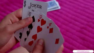 Малламуй бо маленькими сиськами дорад, ин красотку худ хоб.Онҳо целуются ва сосут алла, пеш аз он лижет худро одам киску.Вай нигариста миниатюрную красотку дар костюме 69 сол.