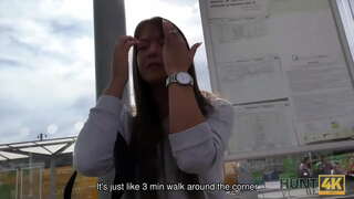 HUNT4K. Бай ир-ат сатып ала ала тугую подростковую вагину һәм сверлить аны көне буе төннәр буе