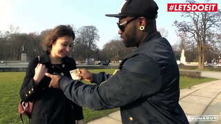 ΑΛΉΤΕΣ ΛΕΩΦΟΡΕΊΟ - #Μέγκι Μαρίκα - Σέξι Κώλο, Μελαχρινή ιδιαίτερης σοβαρότητας Διάτρητοι με το Λεωφορείο Από το Μεγάλο Μαύρο Πουλί