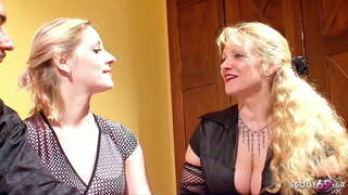 Jèn san eksperyans Koup vin èd nan men ki gen Matirite frè parèy nan l &#039; premye Triyo Fuck