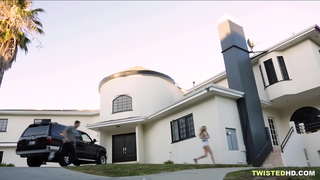 Jāšanās draugs, kamēr mamma staigā? Jauki!