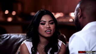 Ысык красотка наслаждалась потрясающим трахом нарын киску Синди Старфолл