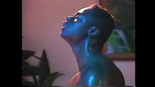 Әдемі бөксе рыжеволосой қойды емеді және трахается үлкен қара мүшесі төсекте хардкор