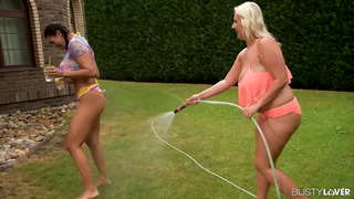 دسار الإدراج ثدي مص اثنين مفلس السحاقيات