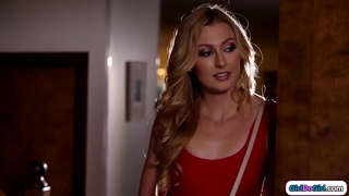 ���ိမ်ပြန်လာမယ့်ပြီးနောက်နှောင်းပိုင်းတွင်နောက်တဖန်အသူမ၏busty stepmom ဆုံးဖြတ်မည်ဖြစ်ဆက်ဆံသည်။အလိင္တူခ်စ္သူျရ titsucked ဒြပ်ပေါင်းအ milf လာျနှင့် facesits သူမ