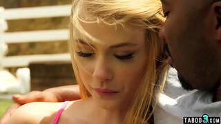 Tynde steddatter interracial kneppet af BBC stedfar i haven