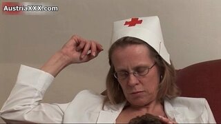 Smutsig gammal kvinna får sin fitta slickad