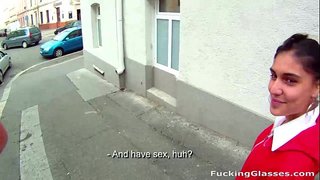 Ficken Glasses - Bored cutie Amala gefickt fir Boergeld