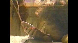 Ashley Dunn ndadekake wong pop amba ing Lady Biru