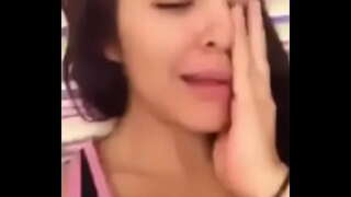 Video pühendatud peigmees näitab oma pesones