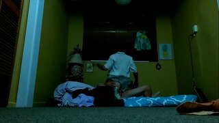 Głośna fanką bujnych kształtach uwielbia się pieprzyć