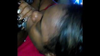 Banús nadó succiona gruixuda i negra polla