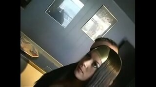 ���តនៈដឺ Nyle ឆ្ងស្ត្រីម្នាក់