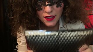 Ydych Chi Eisiau I Gael Fy Panties? Te le mando, Porcone. Meistres Hotwife Venus.