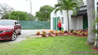 Isa ja väike compeer&amp;#039; s tütred chum xxx Ta ei olnud muud valikut kui