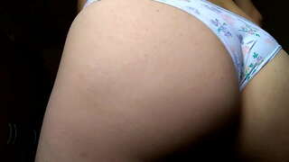 Le plaisir d&#039;un cd est active dans sa culotte