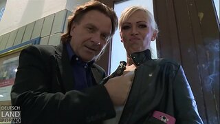 ���ිවියන් ෂ්මිට් හදා ගත් ඇල්ල, මෙම paparazzi ගොදුරු .....