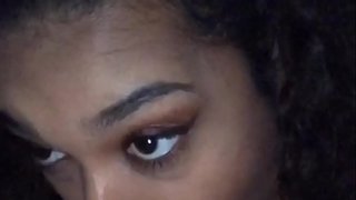 صديقة يأخذ بيضاء كبيرة ديك &amp;amp; مسرفة في تجرع عليه