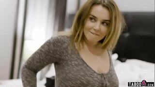 Big boobs couchsurfer saiatu lapurtzen tipo hosting bere