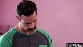 يوم صيفي يحصل مارس الجنس من قبل زوج أمها