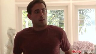 MILF Alimenta a Su Coño Para Stepnephew