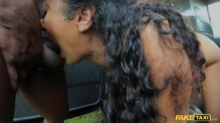 Поддельное Taksi hindistan Marina Maya Bi-bi-si ilk dəfə porno taksi