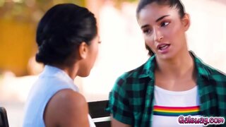 Ember และเอมิลี่วางแผนที่จะย้อนคาถา