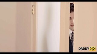 DADDY4K. 멋진 성 현장 오래 된 아버지와 아름다운 신부의