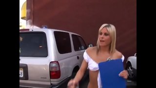 Novo bebé fai pau duro na súa mollado raspar vulva