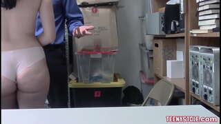 Kamangha-manghang mga utong at kagila-gilalas na gawa brown ang buhok, bata, malupit, sa opisina sa pamamagitan ng mga corrupt na pulis