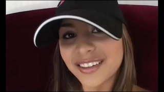 Vacker ung brunett babe med perky bröst och sneda ögon Michelle Maylene har ridning av stora kuk i olika delar av världen känt fucker Manuel Ferrera