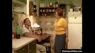 L'àvia Grans Aventures #1 - Susan - La diferència d'edat entre madura pèl mare i la seva jove amant no podia ser més gran!